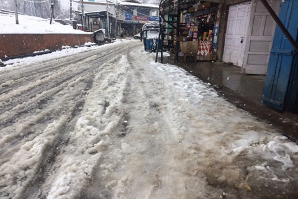 Shopkeepers, other residents in Shopian fail to install snow breakers