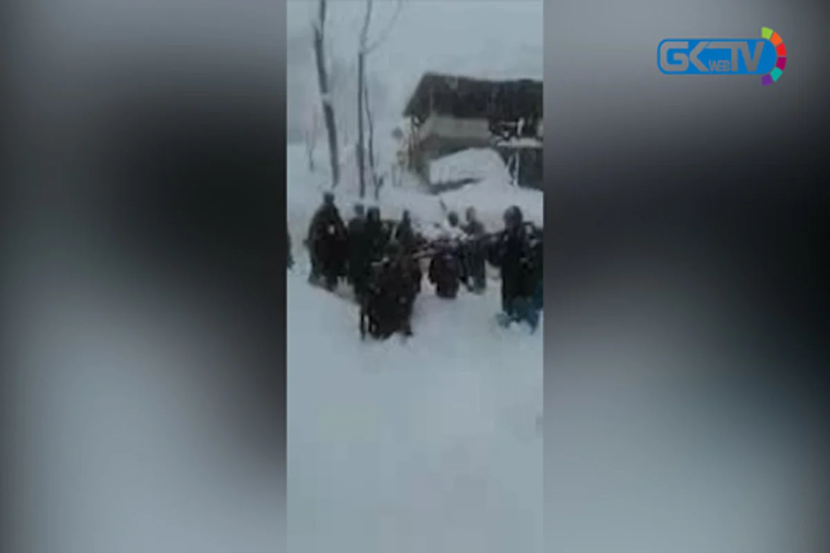 Villagers carry pregnant woman on shoulders through snow to hospital in Baramulla