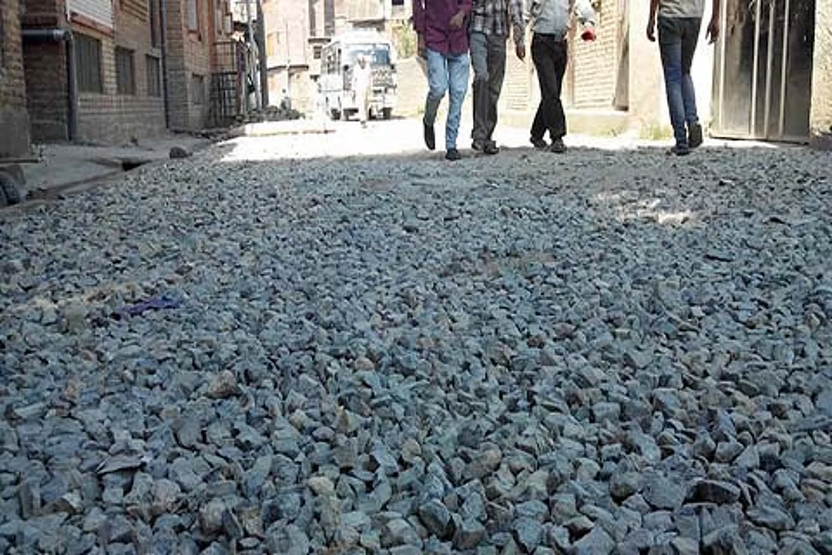 12 years on, Bandipora-Lolab road incomplete