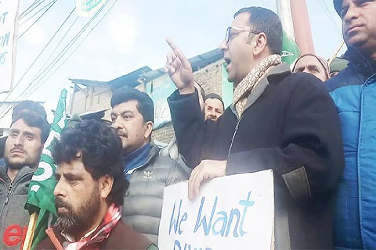 Divisional status to Pir Panchal, Chenab Valley: PDP stages protest in Kishtwar