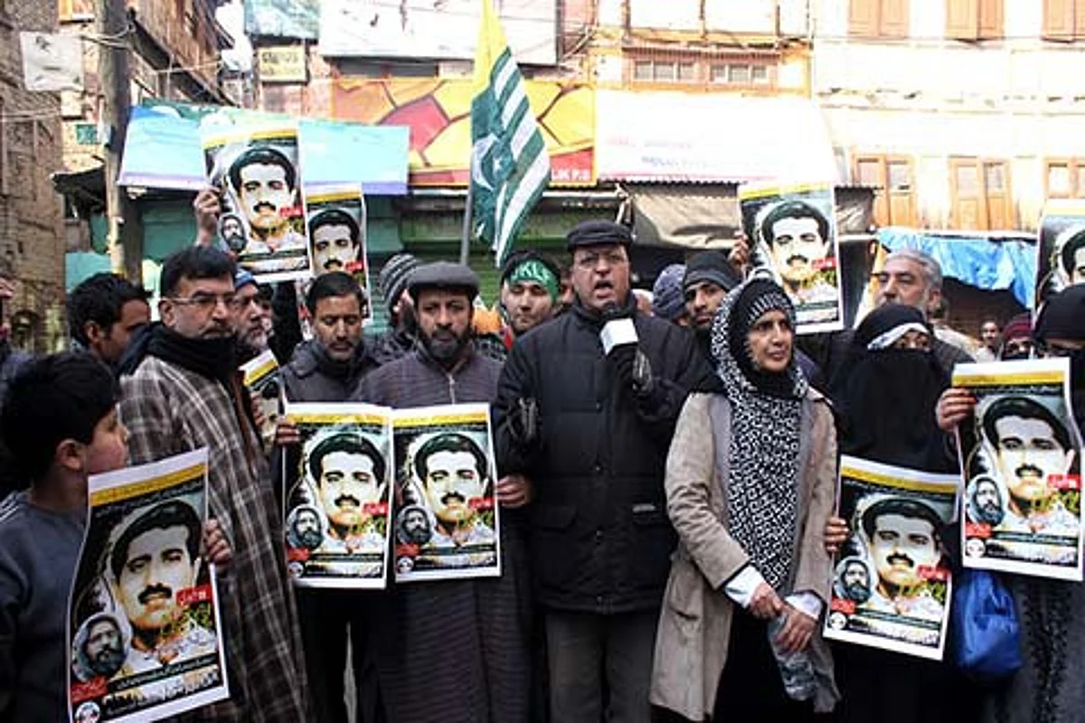 Kashmir shuts to mark Maqbool Bhat’s 35th hanging anniversary