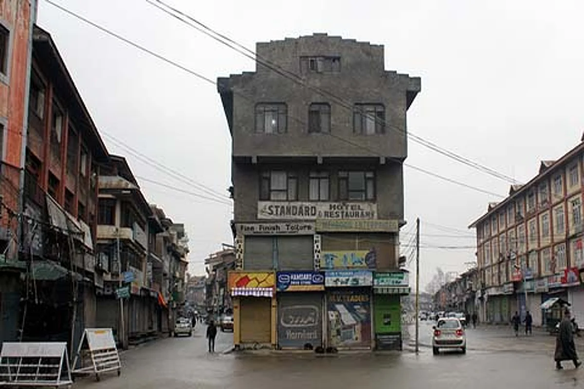 Kashmir shuts in defense of Article 35-A