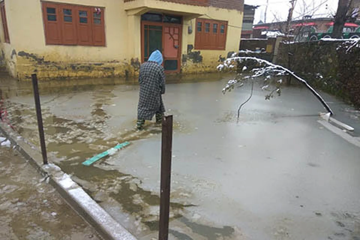 With a defunct drainage system, Sopore reels under water-logging