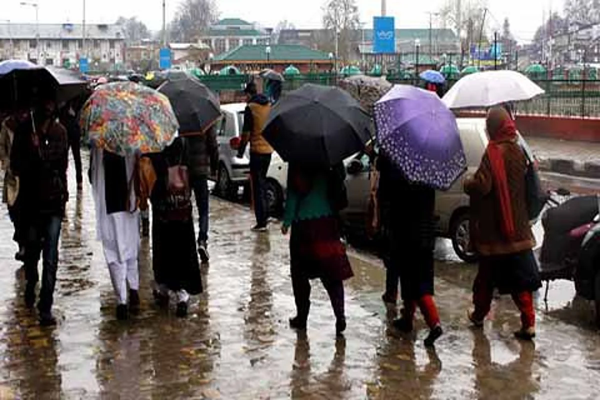 Weatherman predicts fresh spell of rains, snow