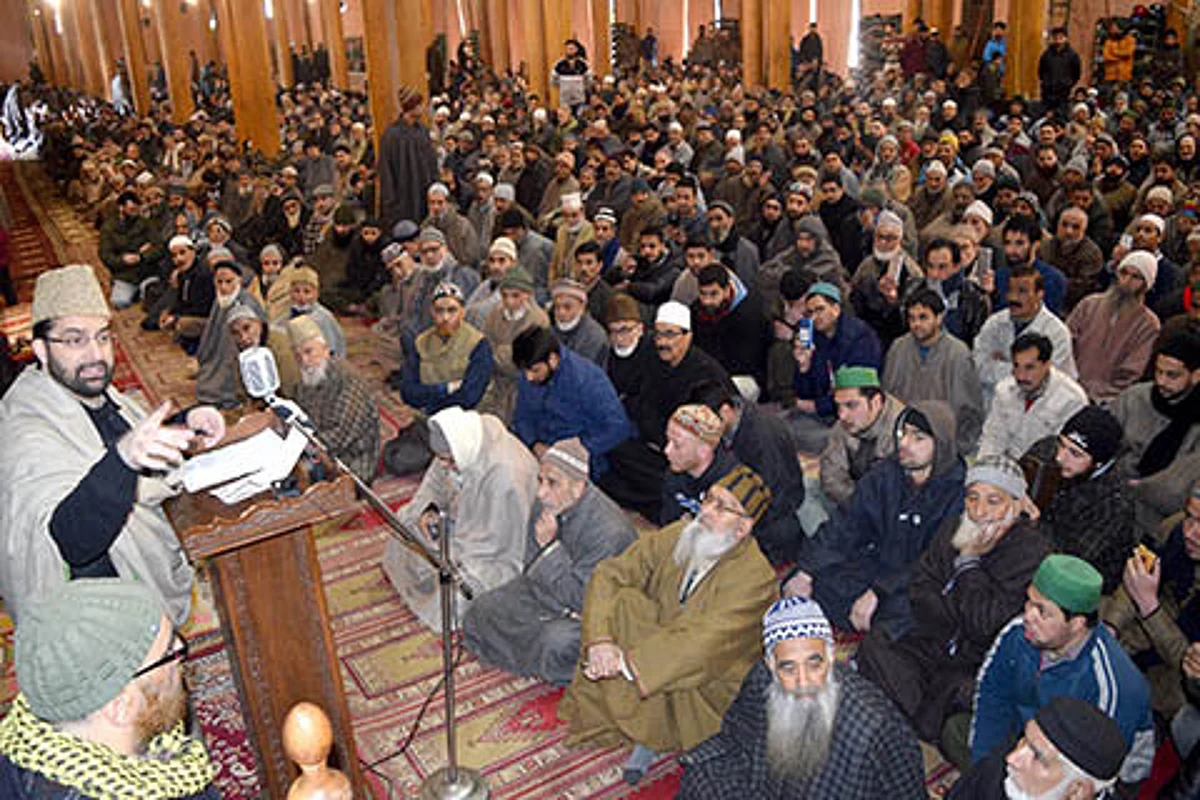 Shun war rhetoric, talks only way to resolve Kashmir: Mirwaiz tells New Delhi