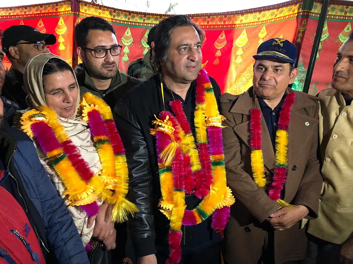Time to move from changelessness to change: Sajad