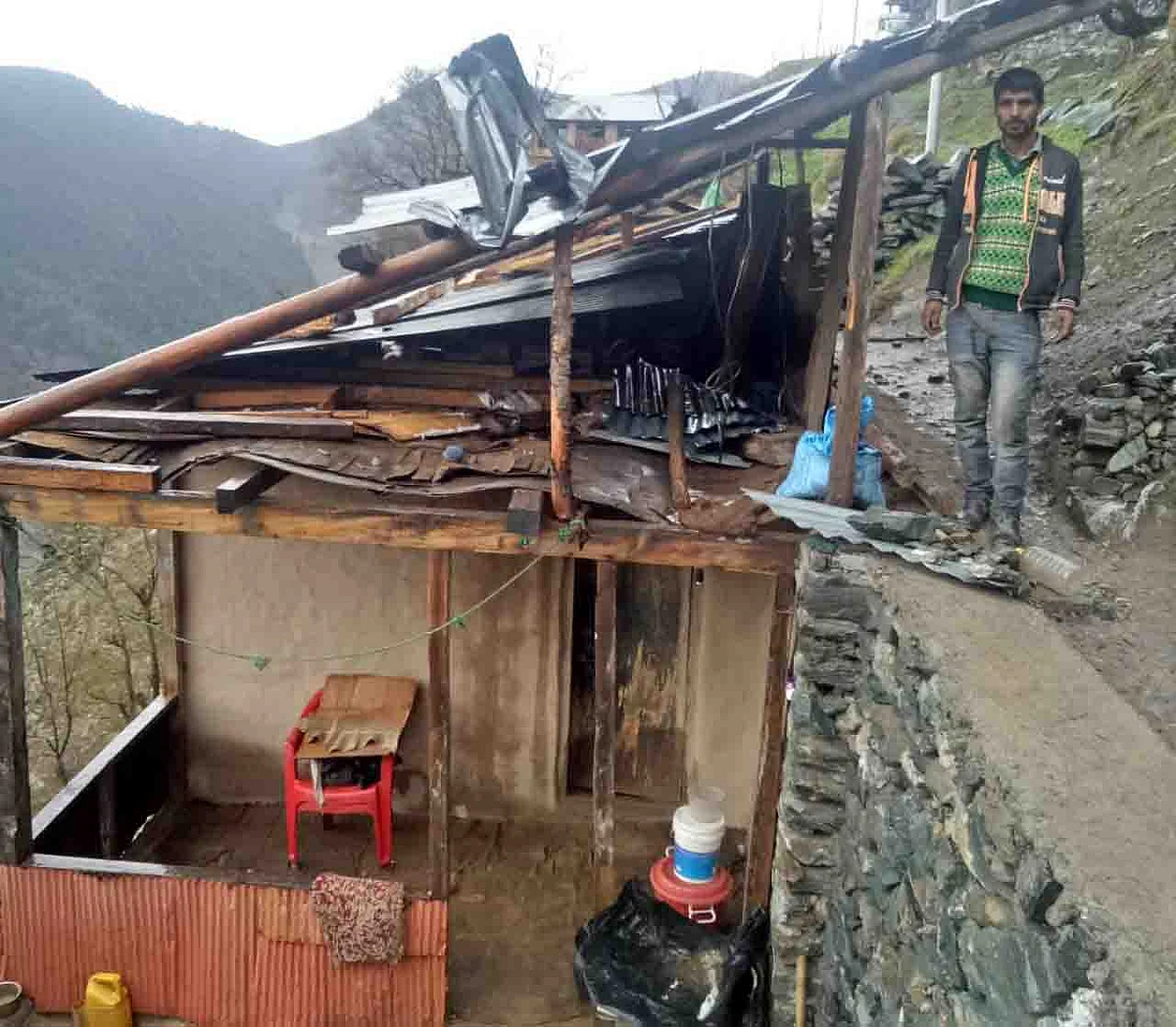Windstorm damages houses, orchards in north Kashmir