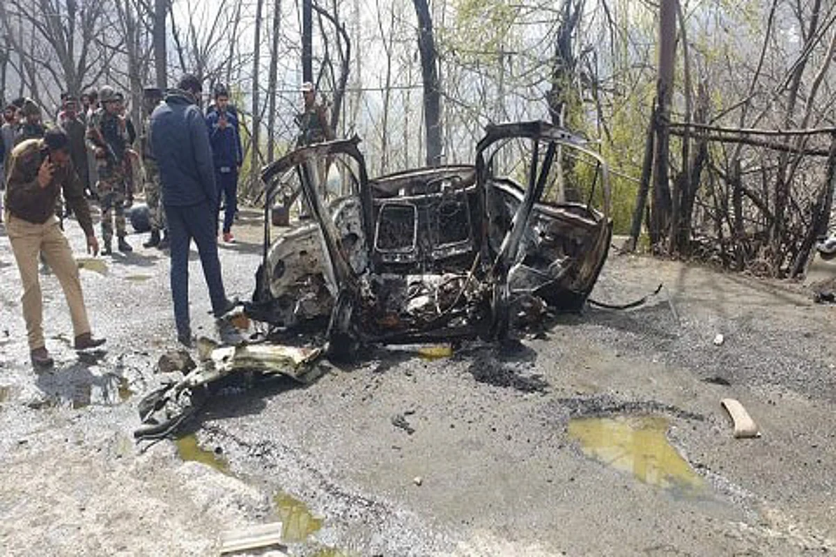 Blast in car on Srinagar-Jammu highway near Banihal