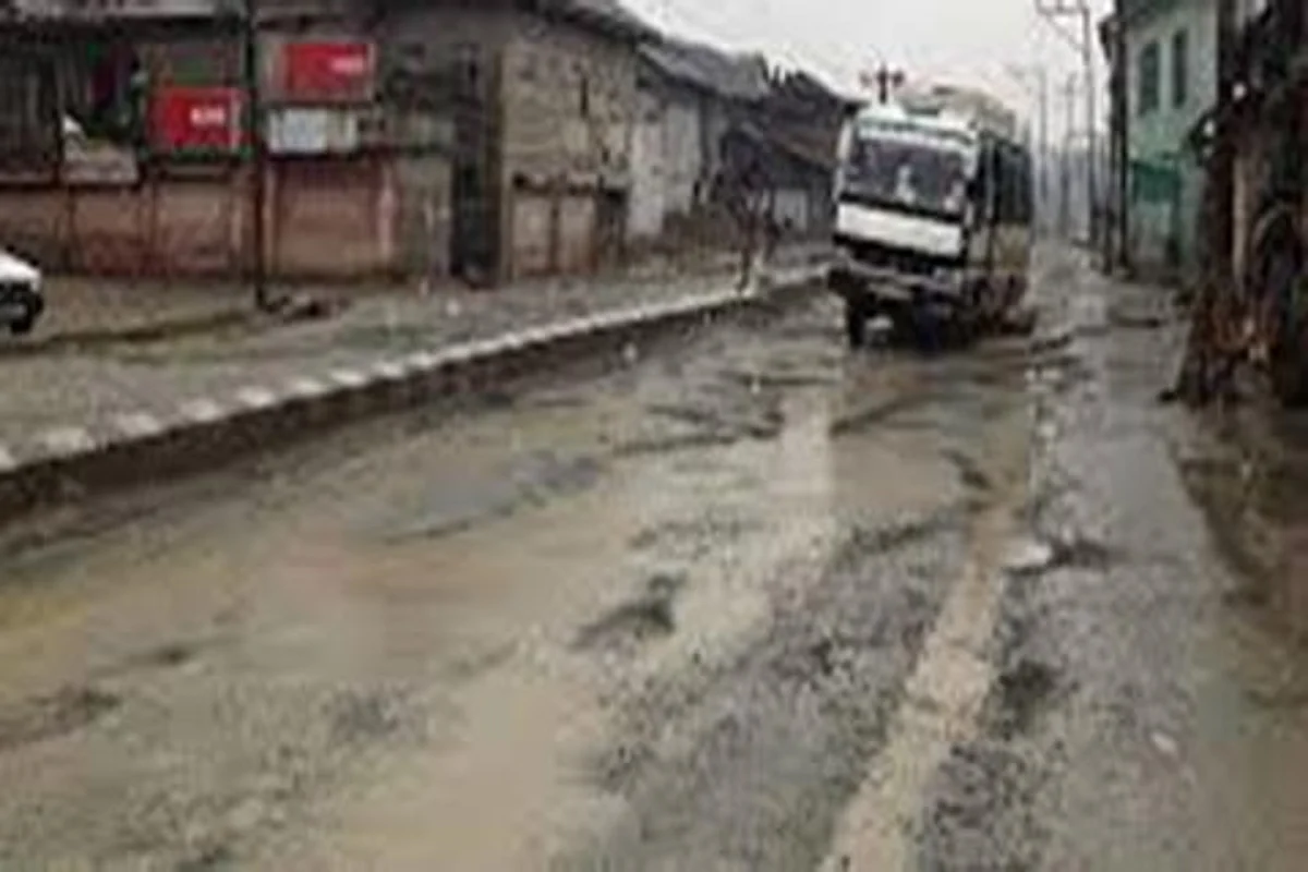 Al-Noor Colony inhabitants seek road repairs