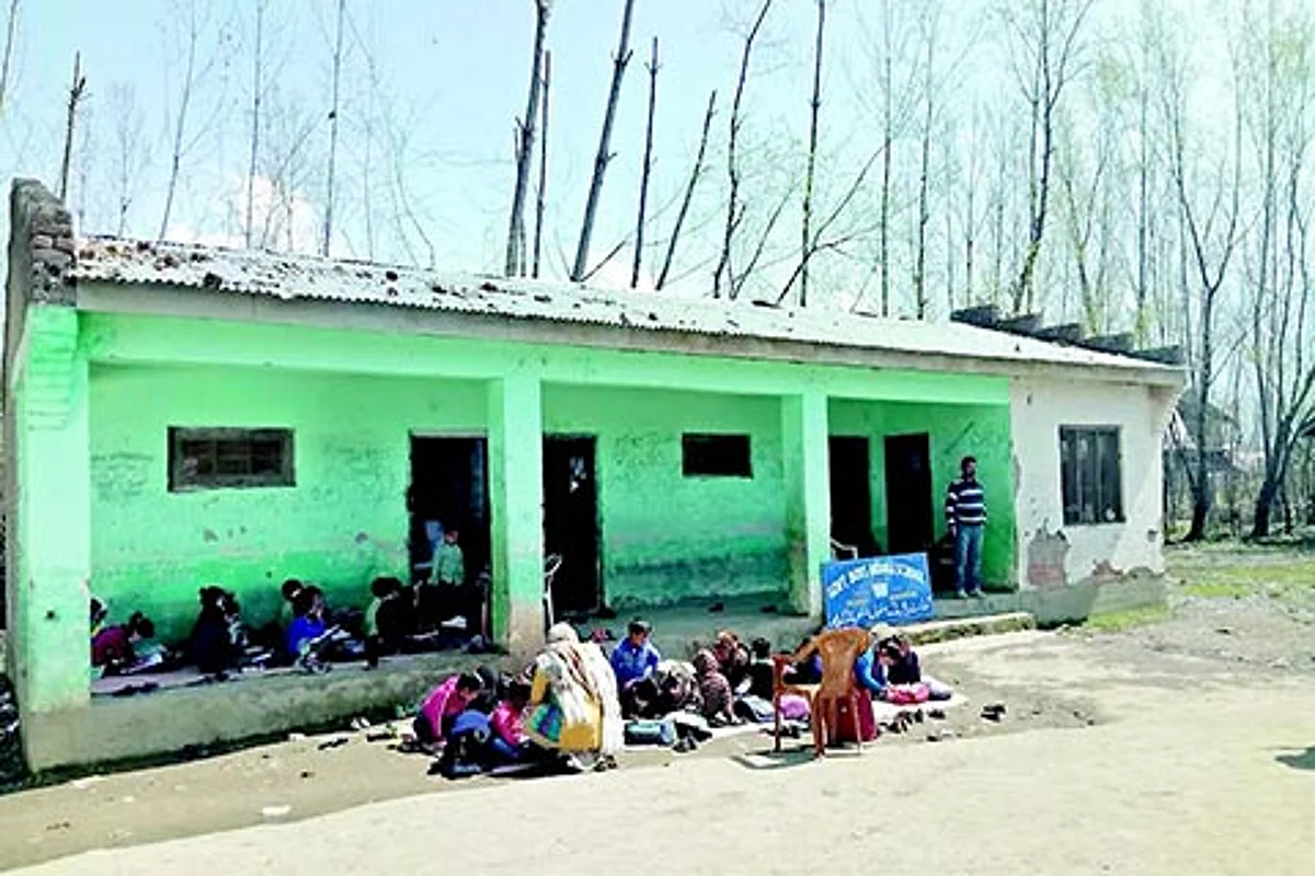 Govt school students in Tral suffer as landowner locks building