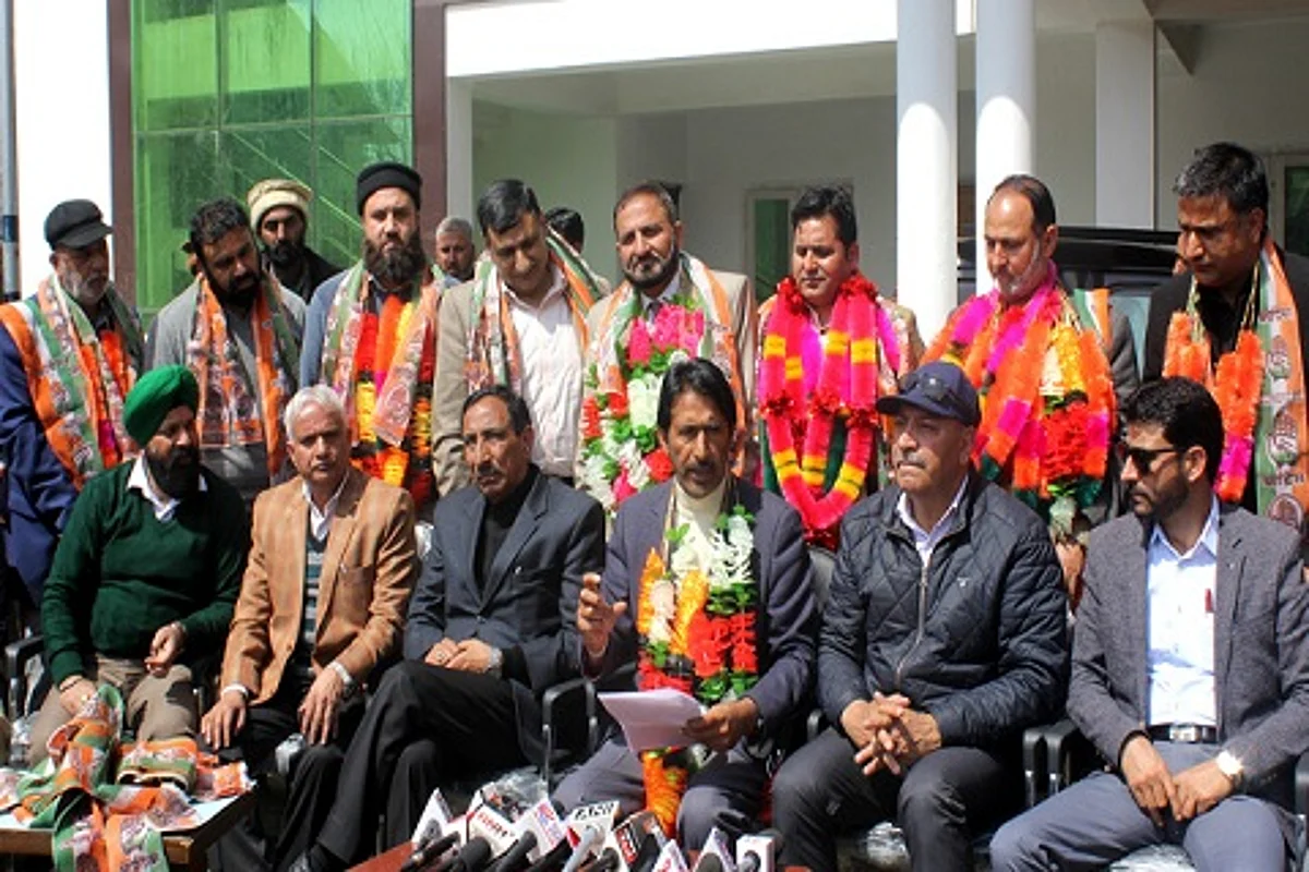 Congress capable of defeating communal and fascist forces, says Mir