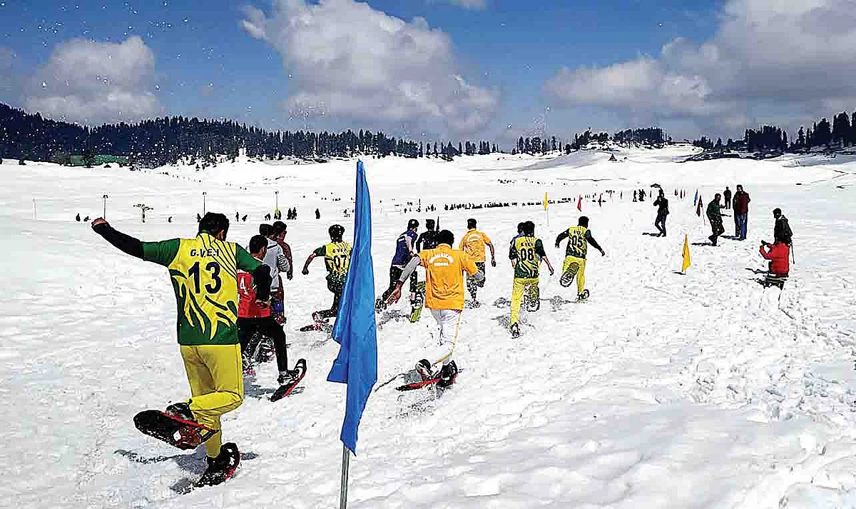 Gulmarg hosts junior snowshoe championship