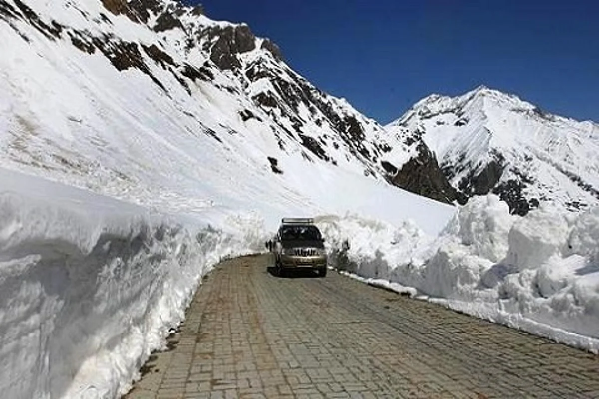 900 vehicles allowed towards Ladakh: Div Com Ladakh