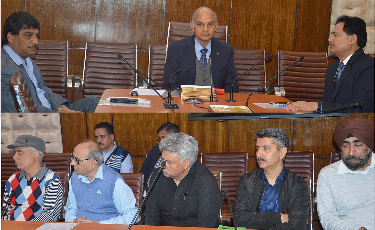 Advisor Sharma for expediting work on ongoing power projects