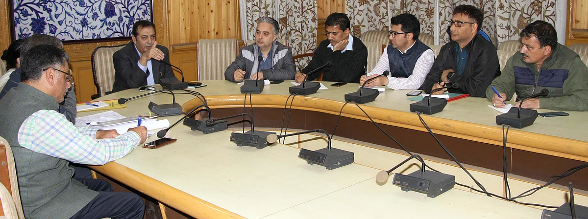 Govt orders establishing roadside amenities along Mughal Road