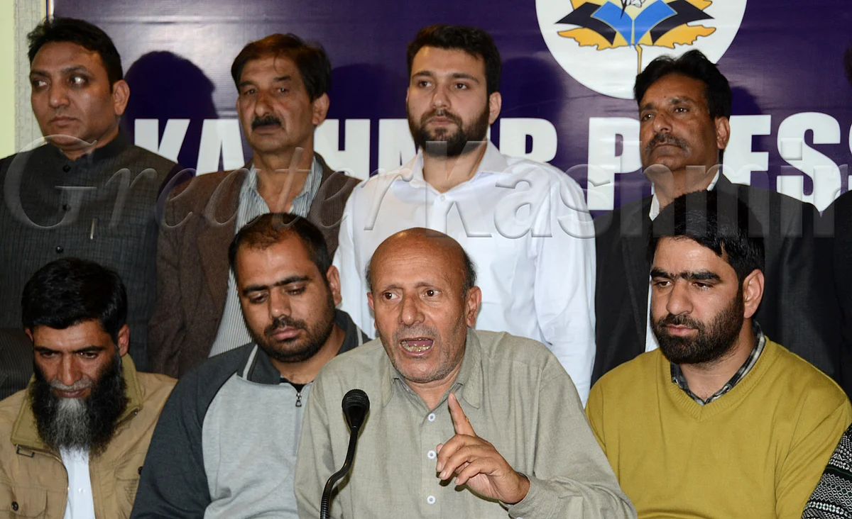 Er Rasheed addresses a press conference at Kashmir Press Club on Saturday, 04 May 2019. Mubashir Khan/GK