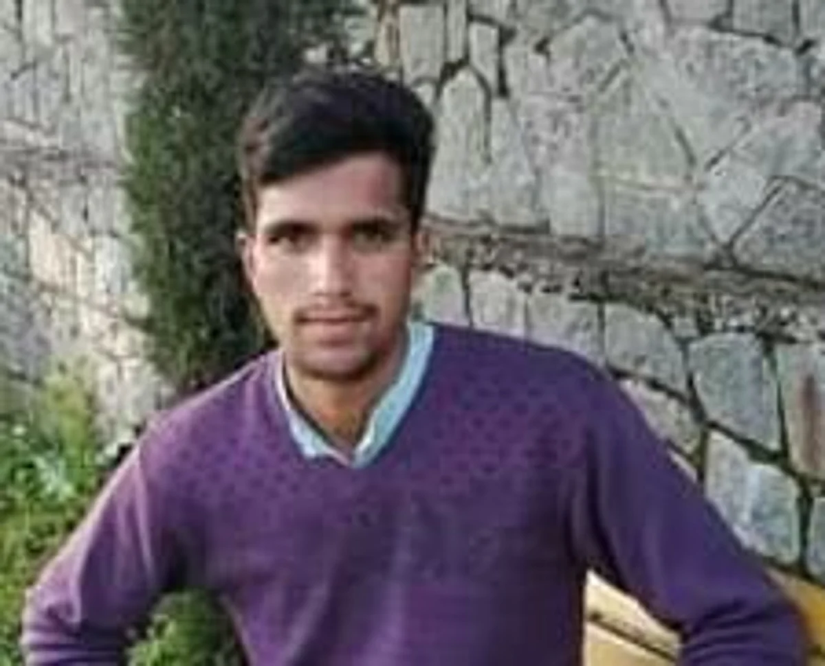 12th class student goes missing in north Kashmir, family holds protest