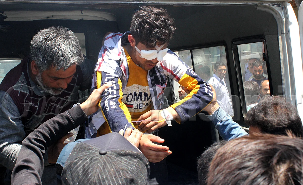 Over 50 injured in clashes near gunfight site in south Kashmir’s Kulgam