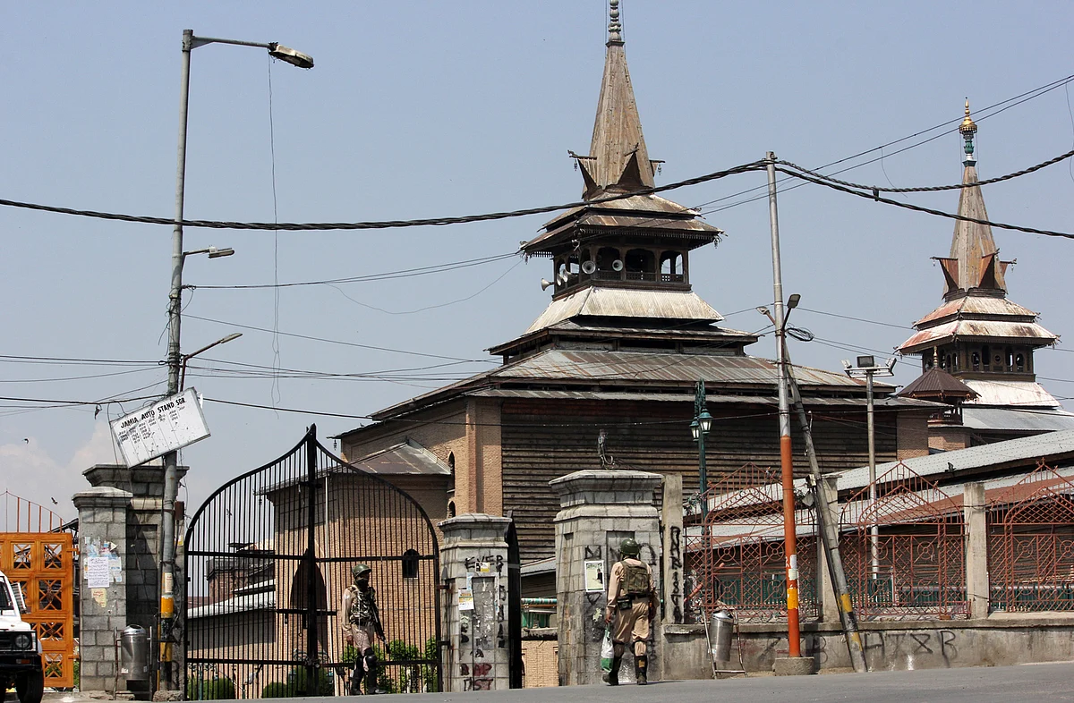 Kashmir remembers Mirwaiz Farooq, A G Lone on their anniversaries