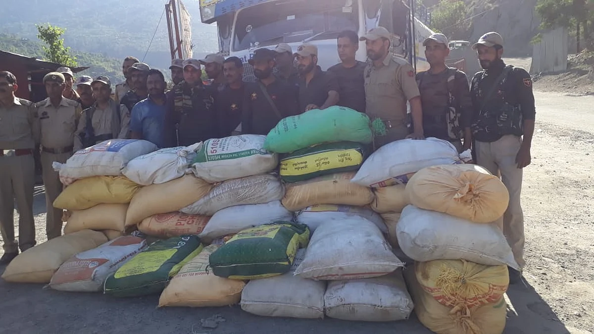 Police recover 650 kg poppy straw from oil tanker in Ramban