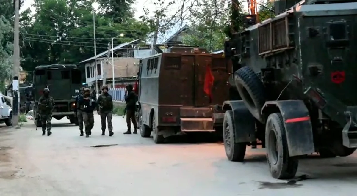 Two militants, soldier killed in ongoing Pulwama gunfight: Army