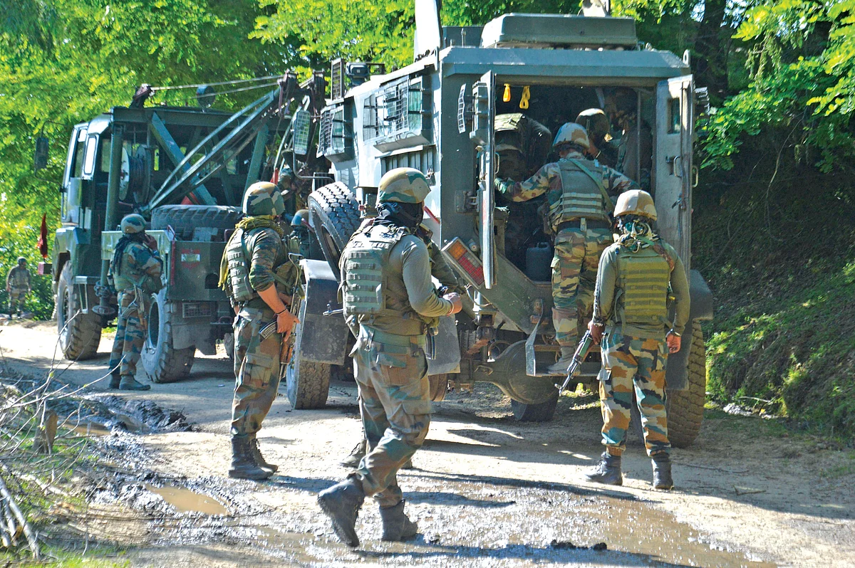 Security forces launch CASO in Kulgam, Internet snapped