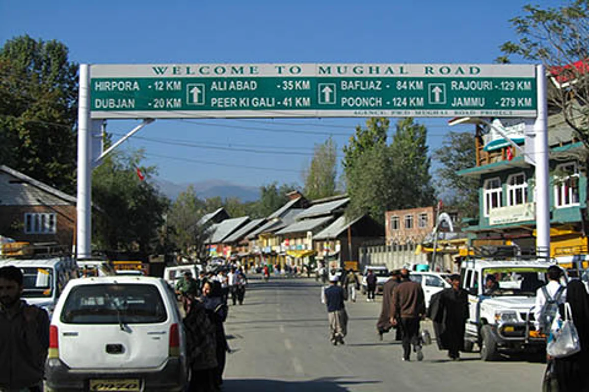 Allow free travel on Mughal road: Locals
