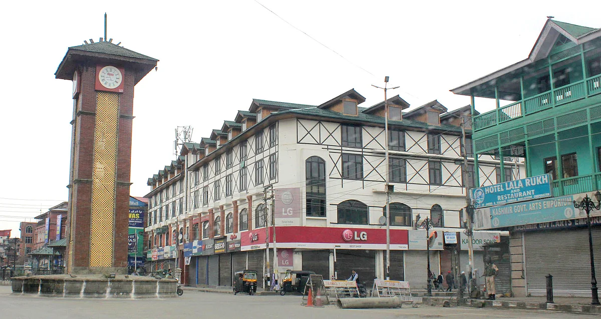 Kashmir shuts against civilian killings