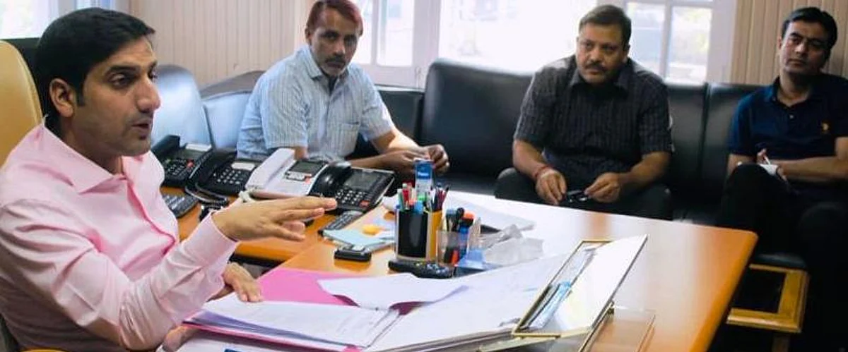 DC Rajouri reviews progress of languishing projects