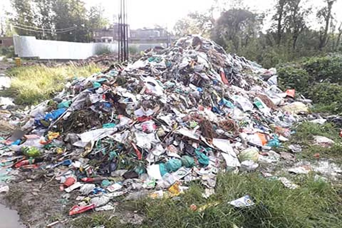 Pulwama stinks without a site for dumping garbage littered around the town