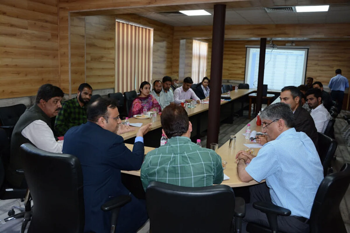 Saurabh Bhagat reviews functioning of BOCWWB