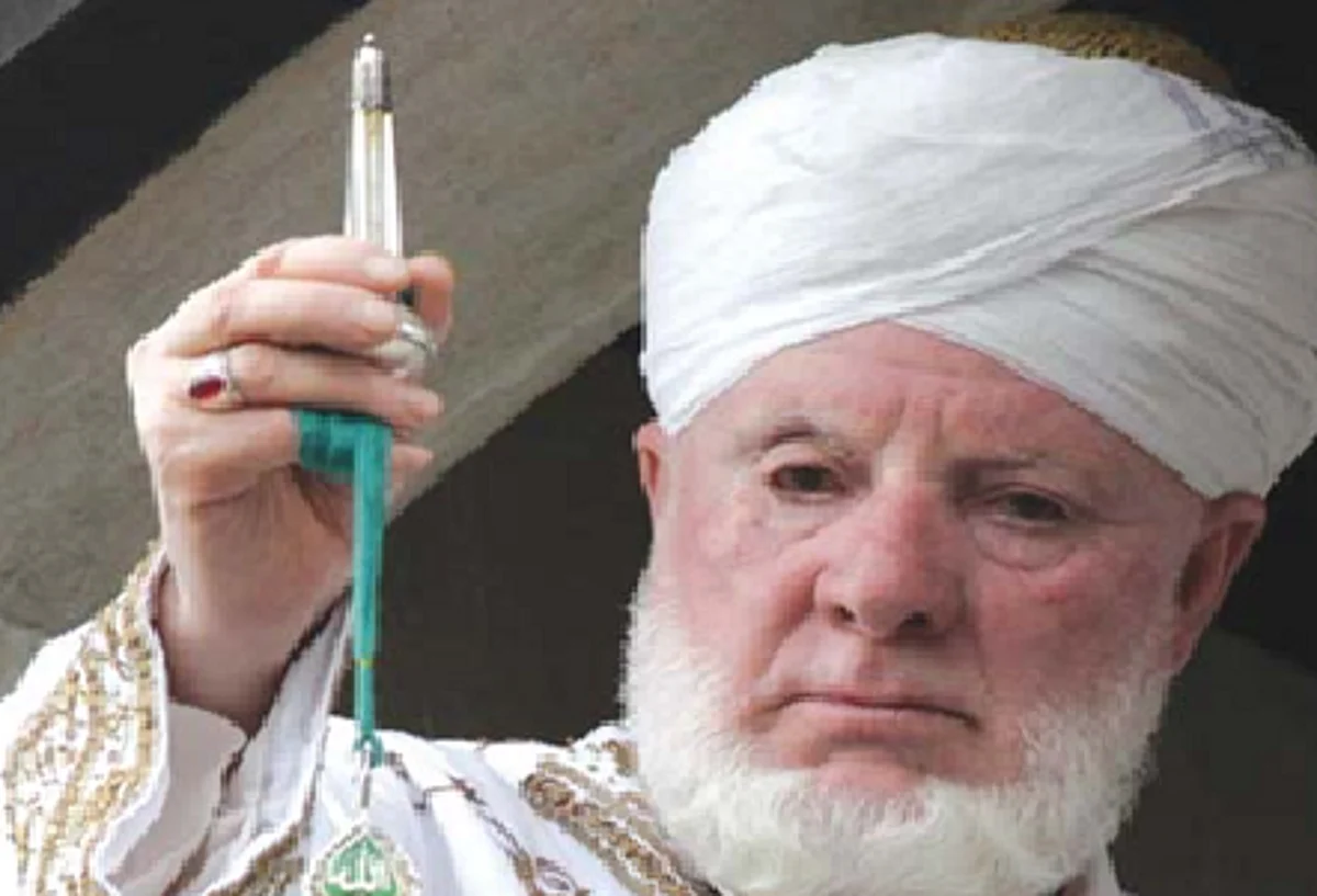 Mubarak Gul condoles demise of Dargah shrine head priest Ghulam Hassan Banday