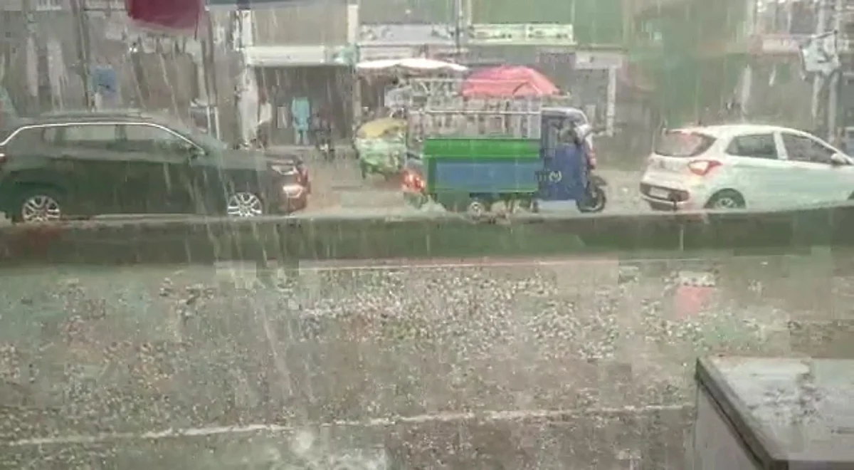 Massive hailstorm wreaks havoc in Pulwama