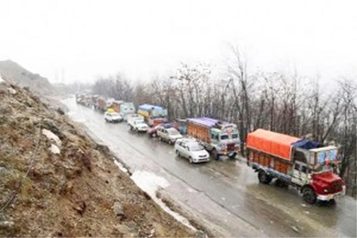 Massive traffic jam on Srinagar-Leh highway near Zojila pass