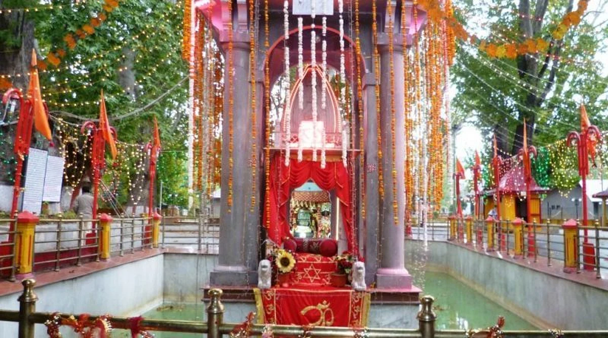 Kashmiri Pandits leave for Kheer Bhawani pilgrimage
