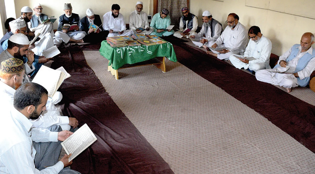 Mirwaiz, AAC pay tributes to Moulvi Mushtaq