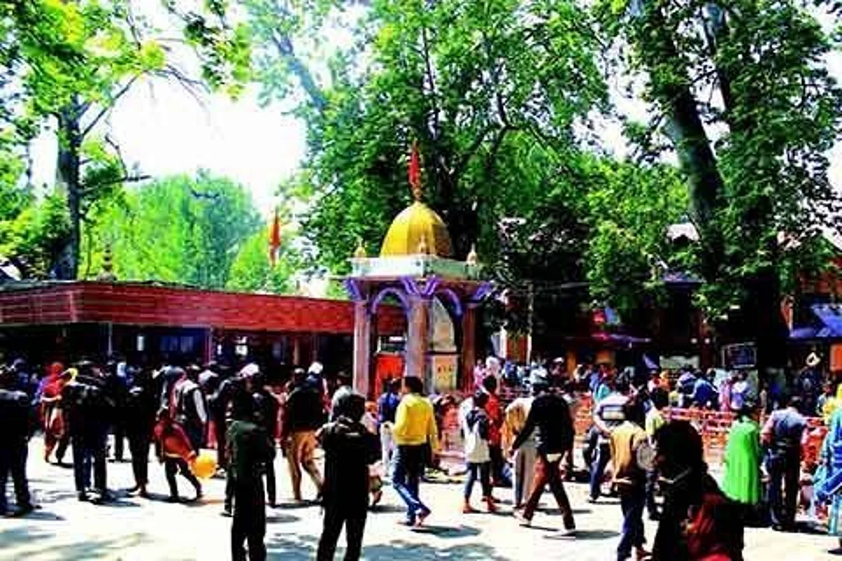 Kashmir Pandits throng three ancient temples in Kulgam