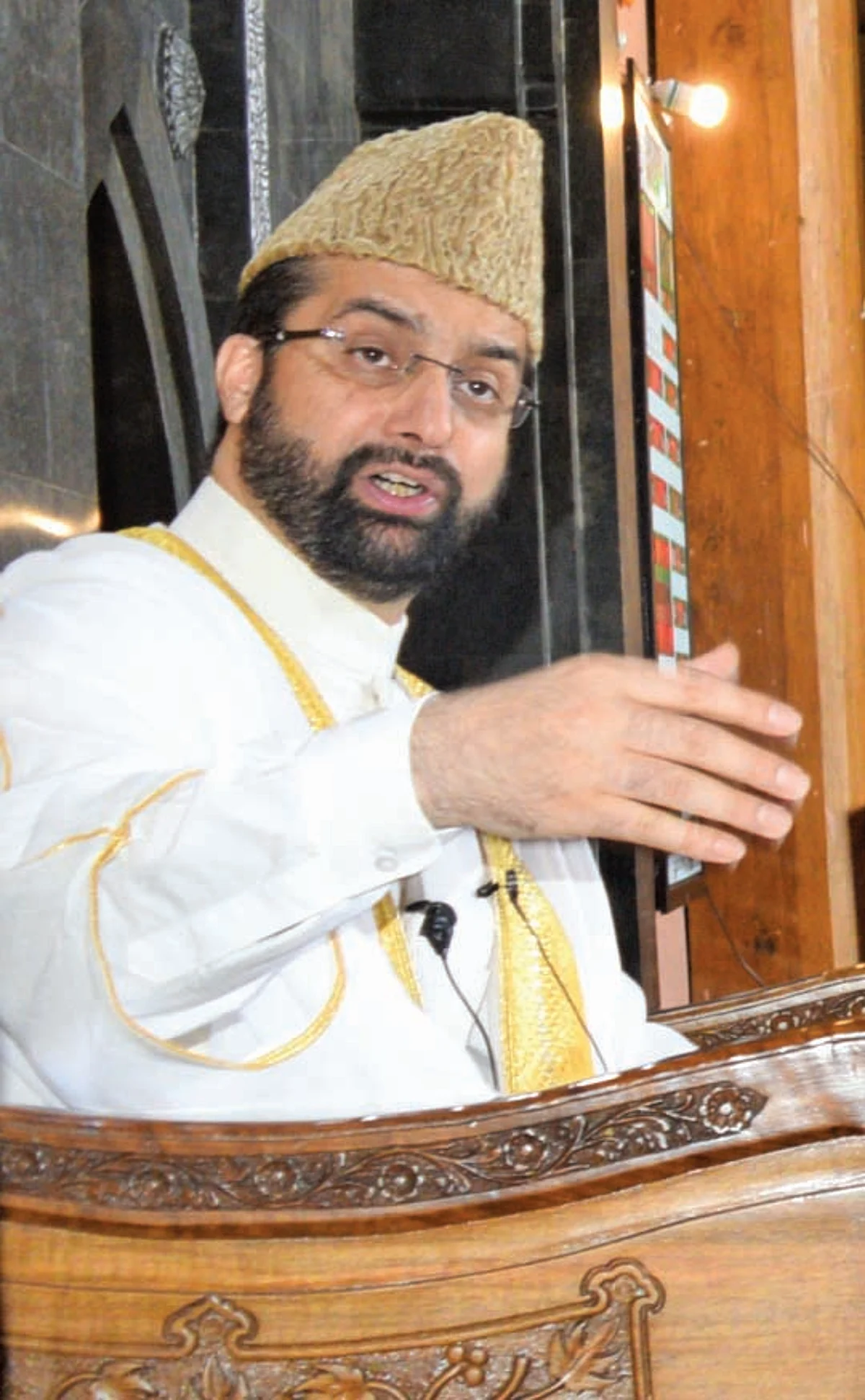 Dialogue only way forward on Kashmir: Mirwaiz