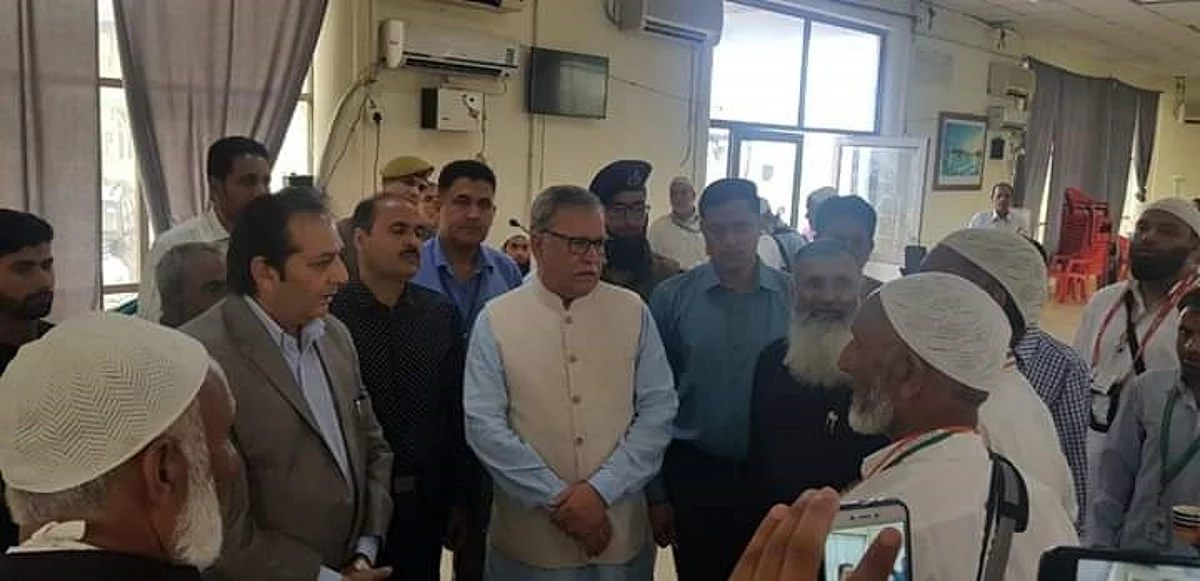 Advisor Khan takes stock of arrangements at Hajj House