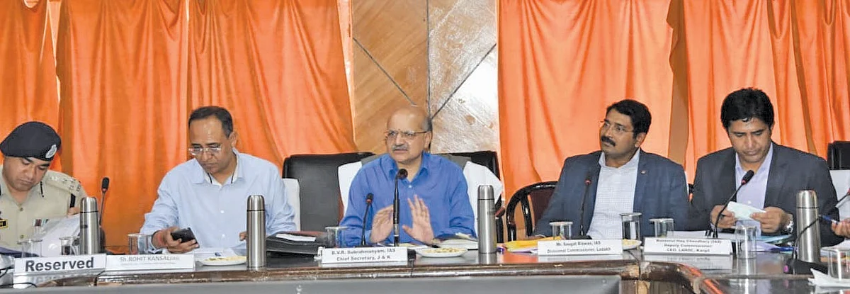 CS reviews progress of development projects in Kargil