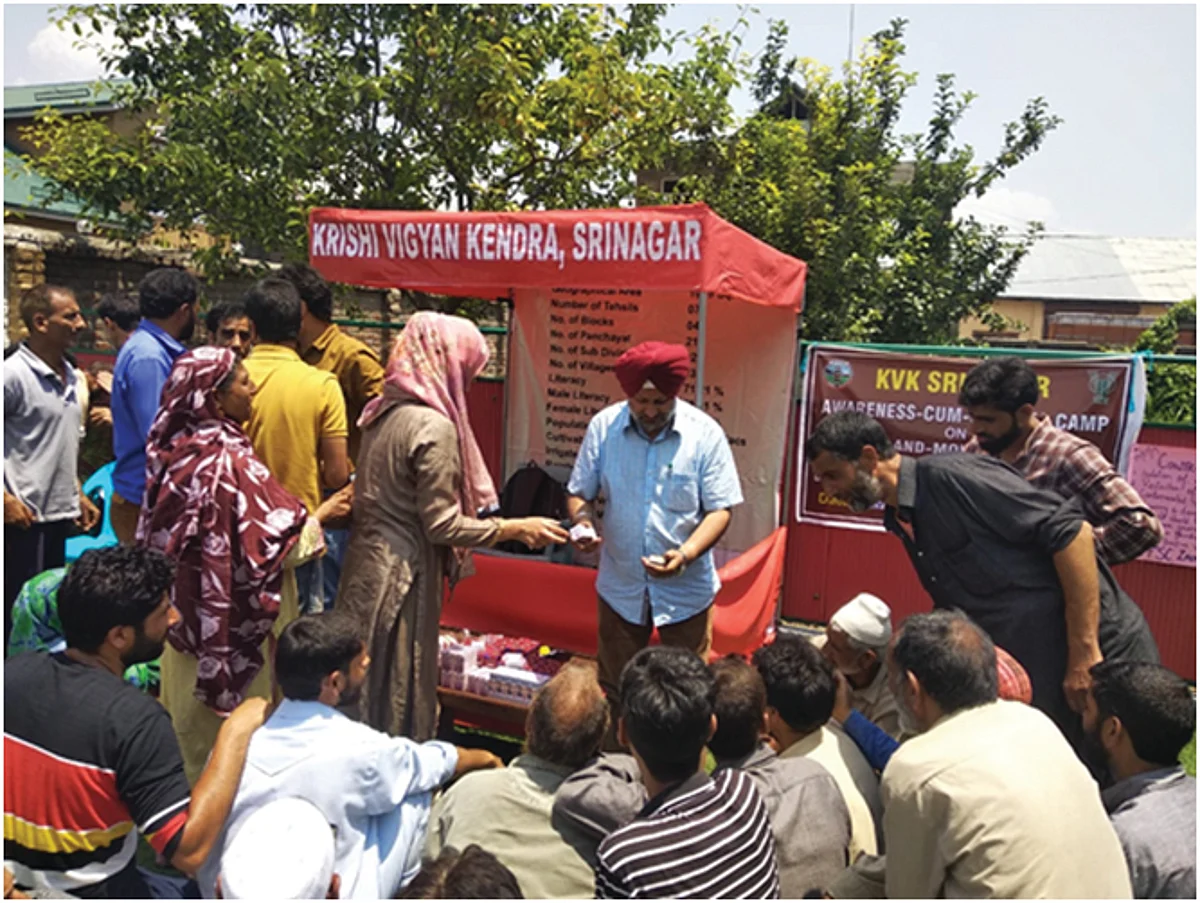 KVK Srinagar holds awareness camp on FMD