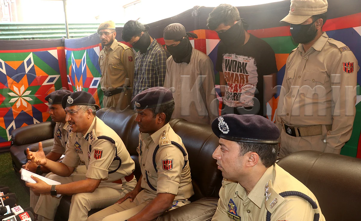 SSP Srinagar Dr Haseeb Mughal addresses a news conference on Tuesday. Pic : Mubashir Khan/GK