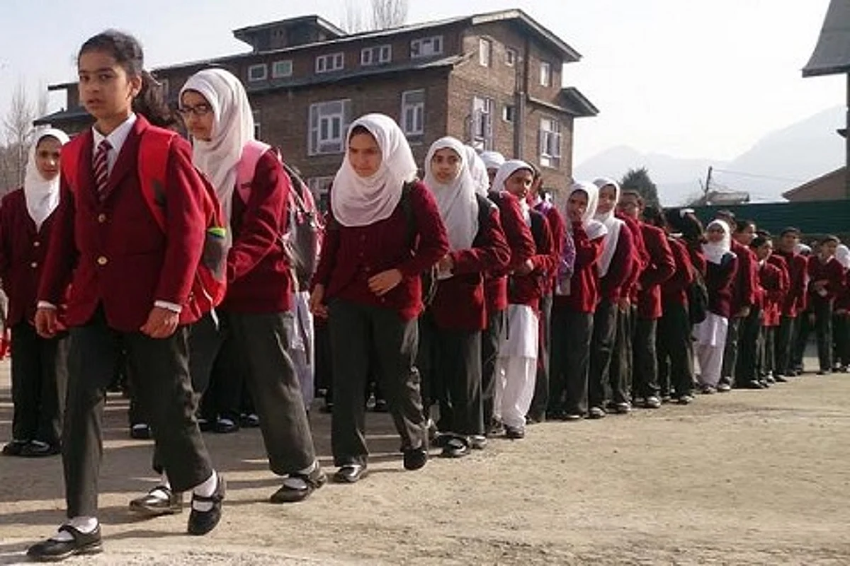 Private schools mandated to admit 15 pc students from weaker sections
