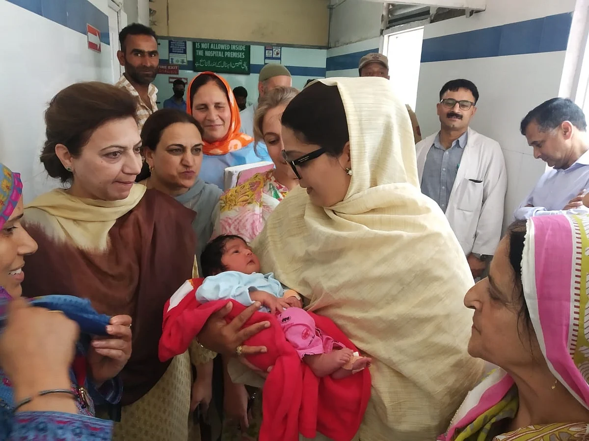 Chairperson W&CRC visits Children Hospital, directs proper facilities for patients