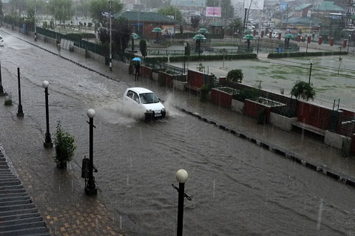 Intermittent rains continue to lash Jammu and Kashmir, weatherman issues alert