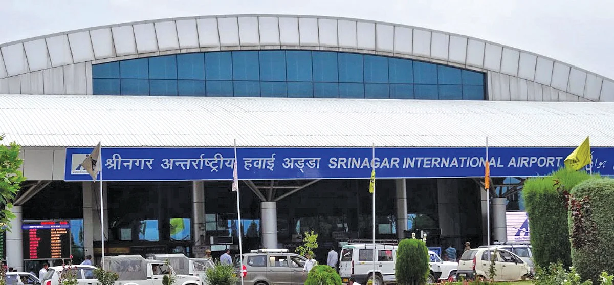 Air traffic resumes at Srinagar airport; highway closed for 2nd straight day