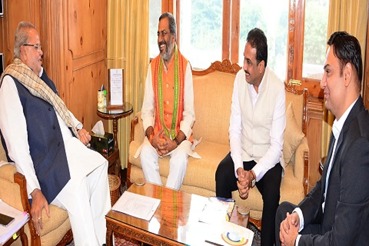MoS UP meets Governor
