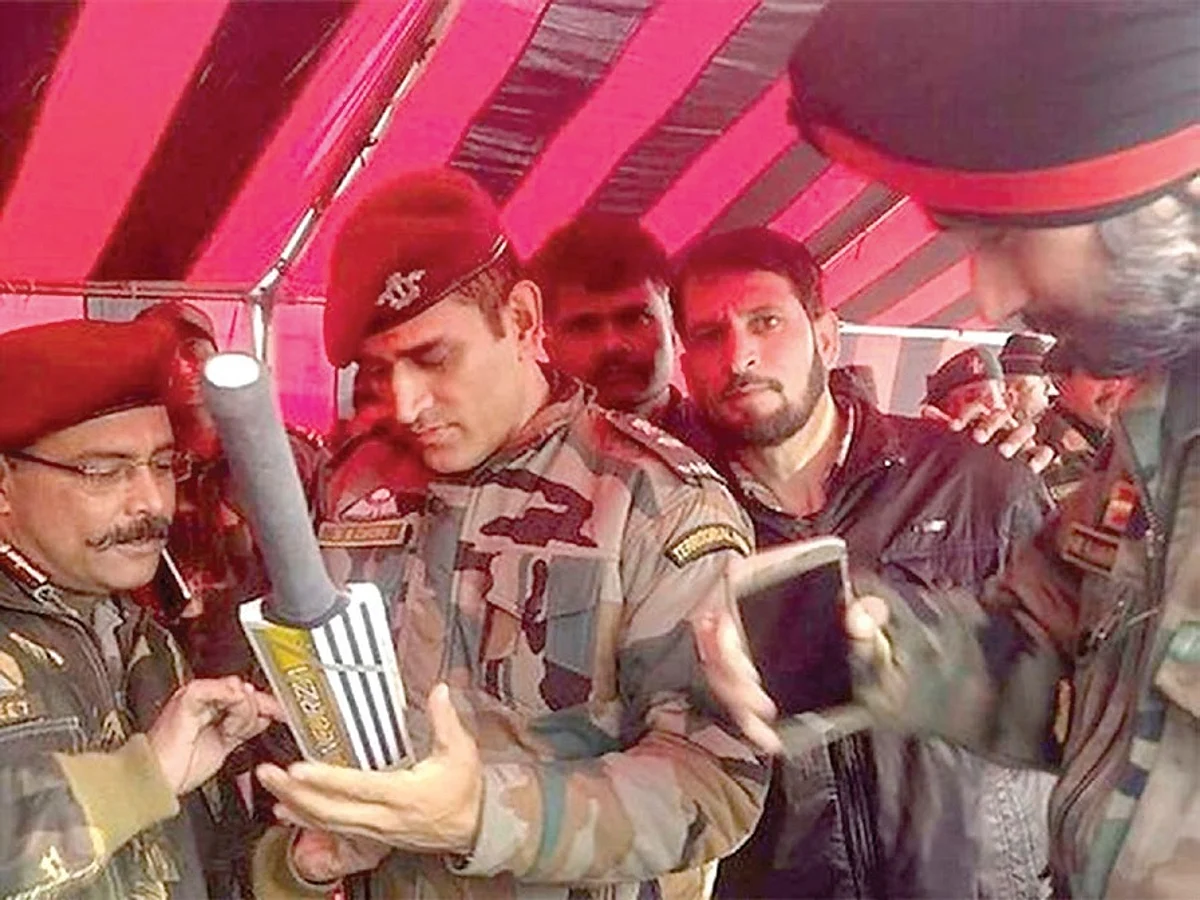 Image of Dhoni signing bat in south Kashmir goes viral