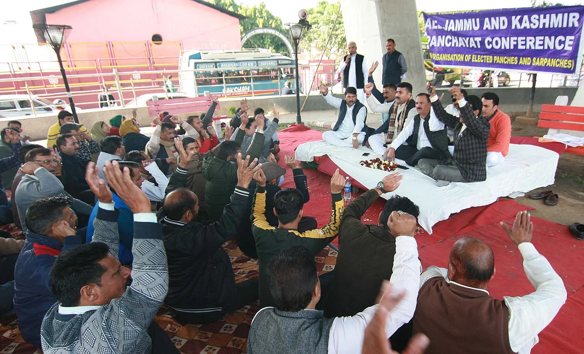 AJKPC begins week-long hunger strike in Jammu over MGNERGA liabilities, other issues