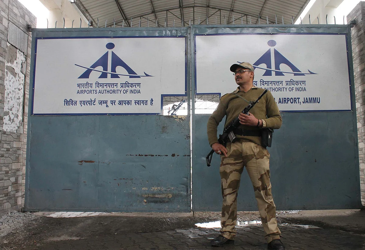 2 held with 1 kg gold bars at Jammu airport: Police